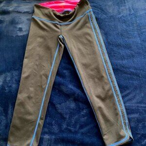 NWOT WOMENS LILLY PULITZER LUXLETIC BLACK WITH BLUE STITCHING LEGGINGS SZ XS